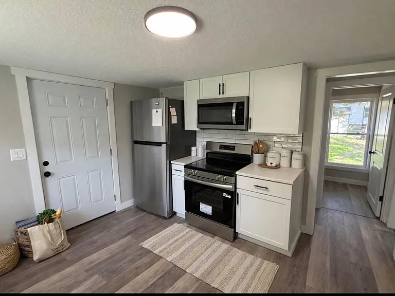 2806 SE 5th St #2 — Photo 3