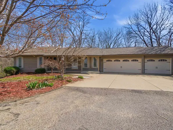 1214 N Briar Ridge Ct, East Peoria, IL 61611