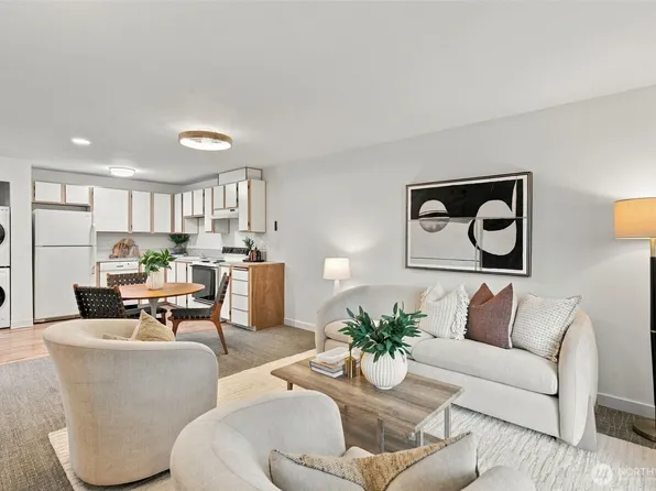 5225 50th Avenue NE #204, Seattle, WA 98105