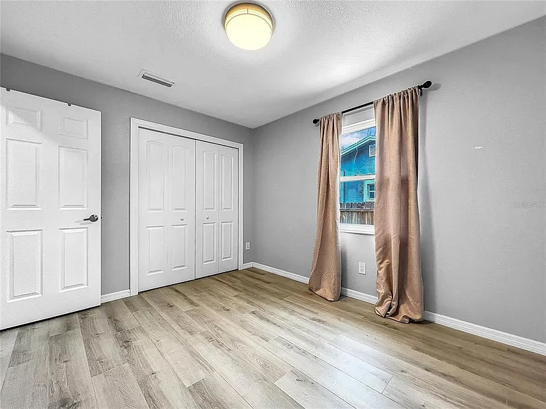 6809 S Himes Ave — Photo 15