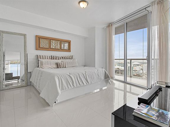 5th image of 465 Brickell Ave APT 5102