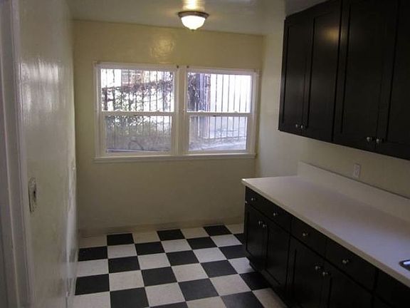 2nd image of 1932 Park Ave APT 1