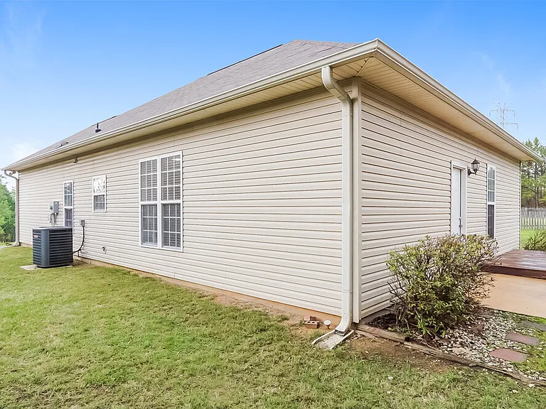 4493 Canterbury St — Photo 19