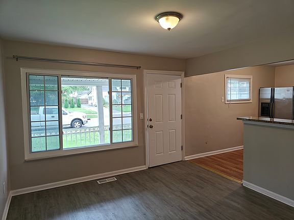 3rd image of 28424 Dawson St