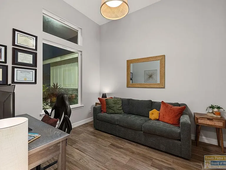 124 Torrey Pines Rd — Photo 30