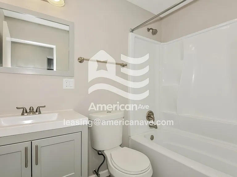 1485073_009_wm_-_main_bathroom_13275411.jpg