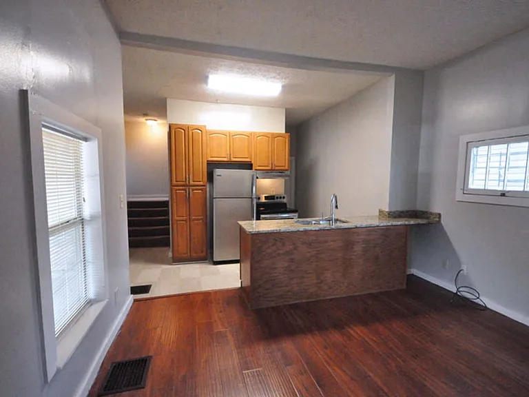 1518 Worthington St #A — Photo 2
