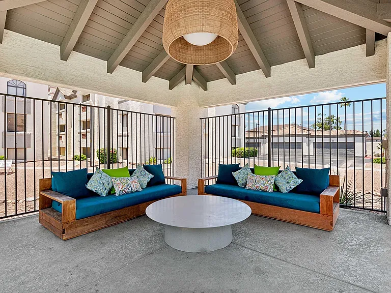 Twin Palms — Photo 10