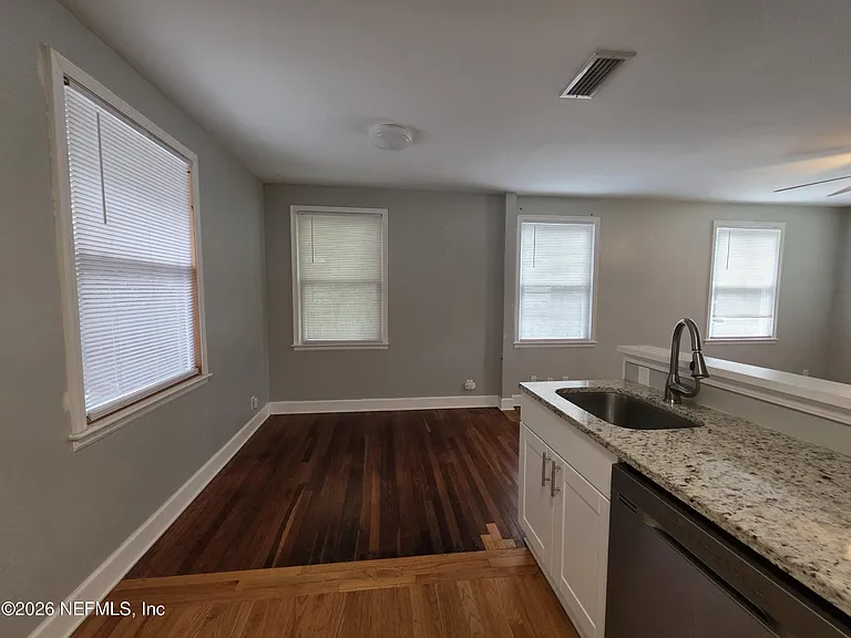 3353 Dellwood Ave — Photo 6