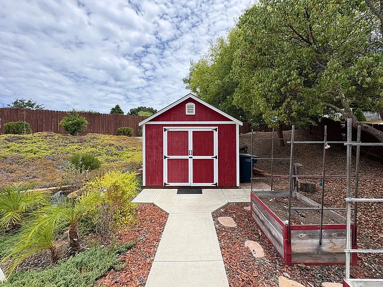 2104 N Mammoth Pl — Photo 25