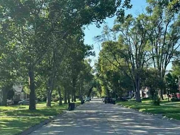 Exterior Neighborhood (street photo)