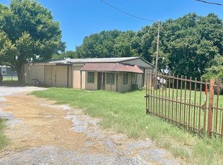 6733 Midway Rd, Springtown, TX 76082