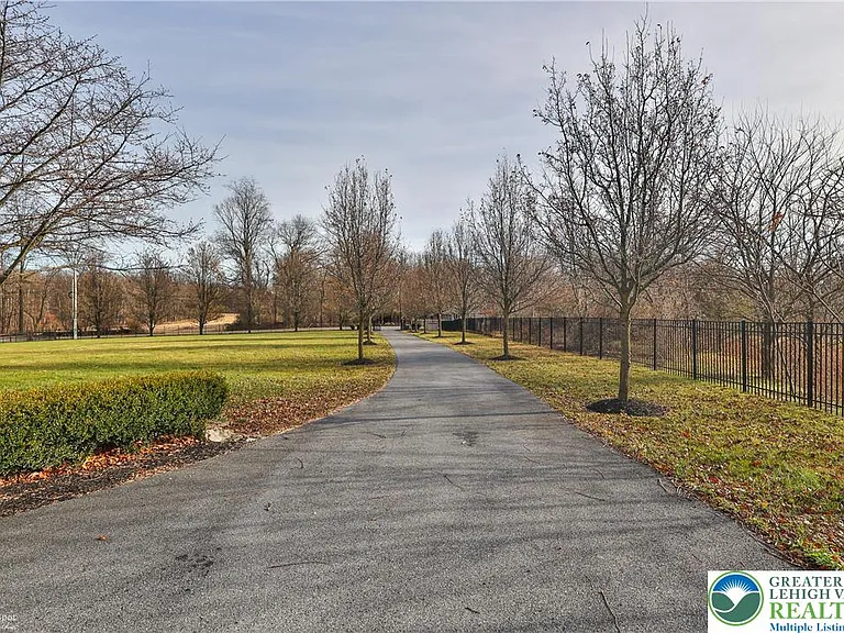 284 Walker Rd — Photo 4