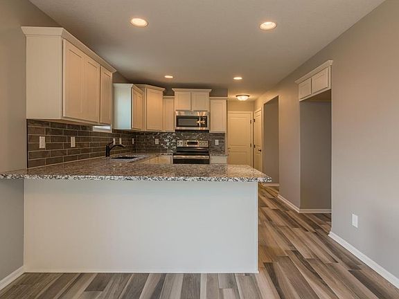 4th image of 1105 Caitlin Dr SE