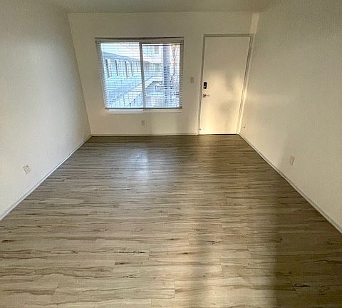 4th image of 00-360 Lime Ave #215