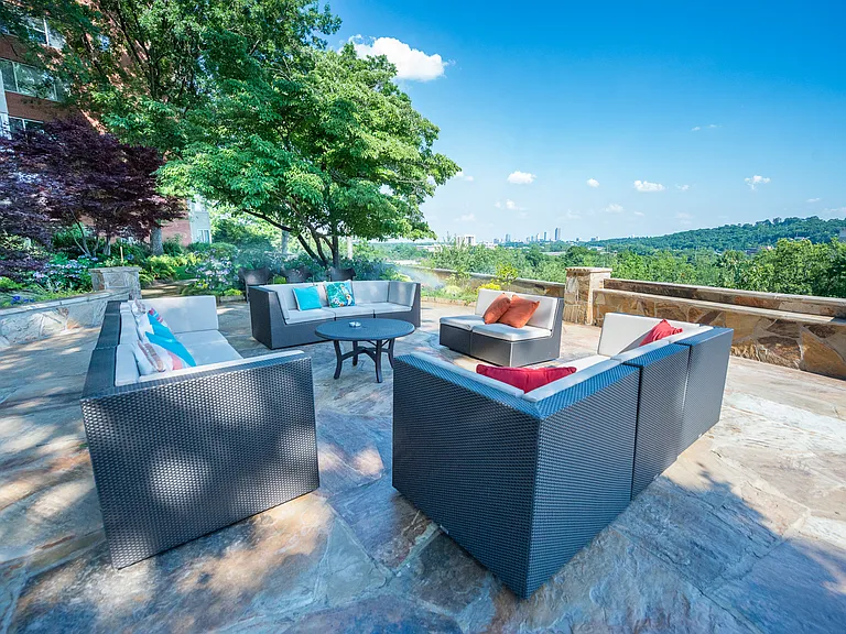 Rivercliff Estate Apartments in Little Rock, AR