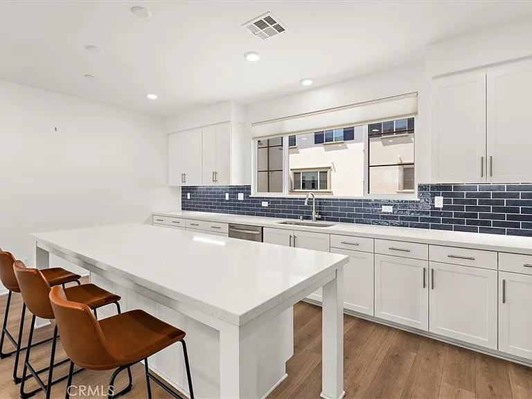 3667 Elm Ave — Photo 3