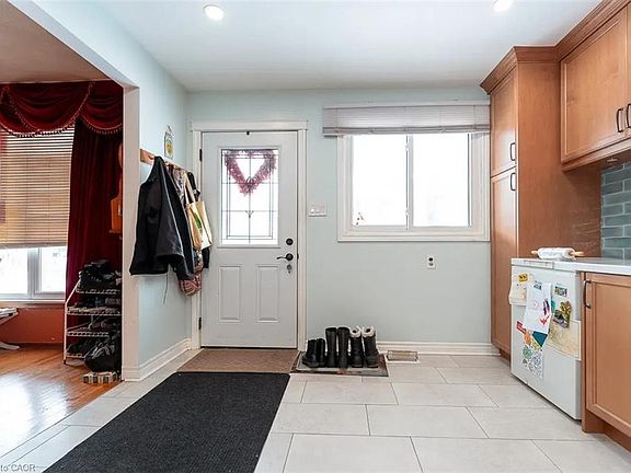 3rd image of 37 Kinrade Ave E
