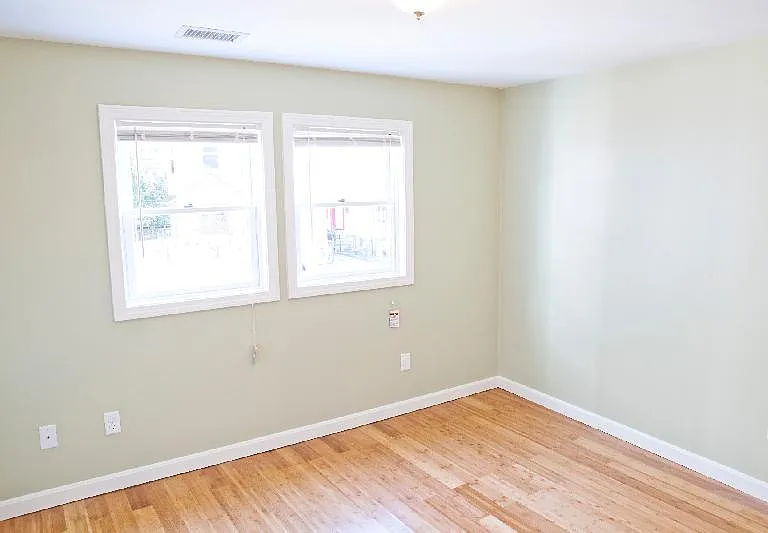 23 Evergreen St #2R — Photo 5