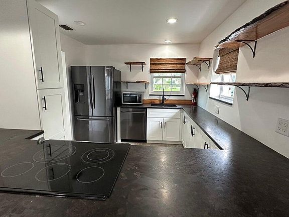 4th image of 423 Waterside Dr