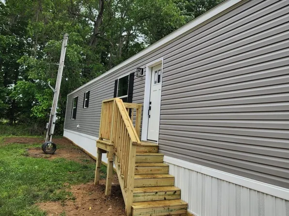 152 Roundtop Cir, Scottdale, PA 15683