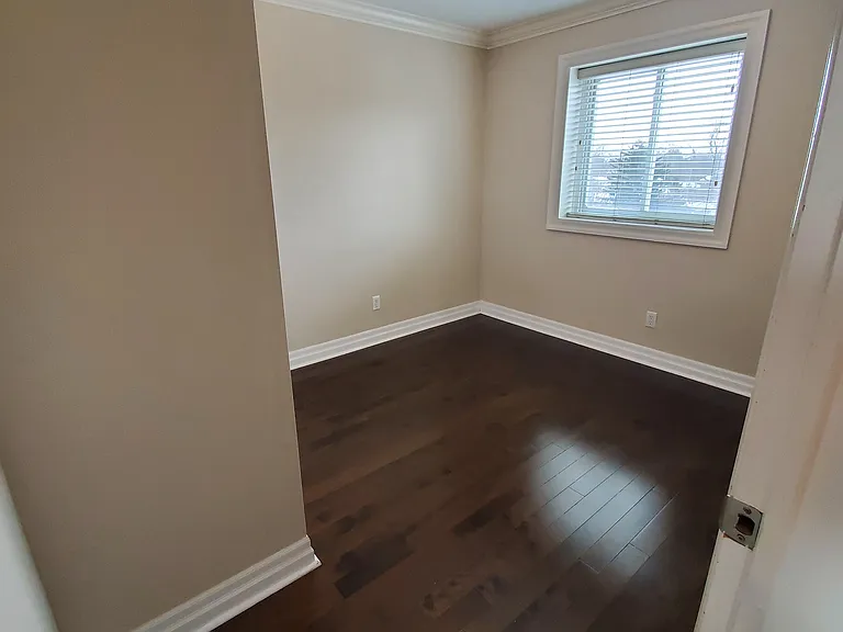 570 William St — Photo 7