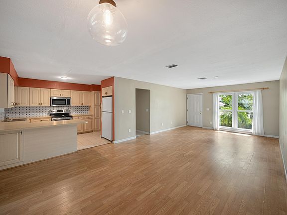 5th image of 226 NE Arwood Ct