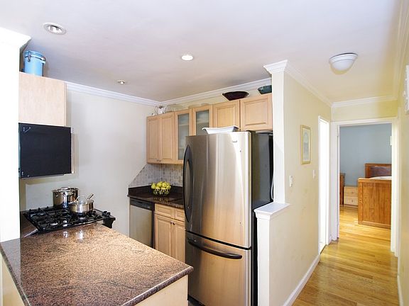 4th image of 3240 Riverdale Ave APT 2E