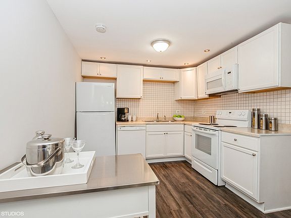 4th image of 8425 W 101st Ter #9-107