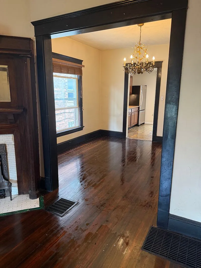3-bedroom recently remodeled near Edgewater park — Photo 3