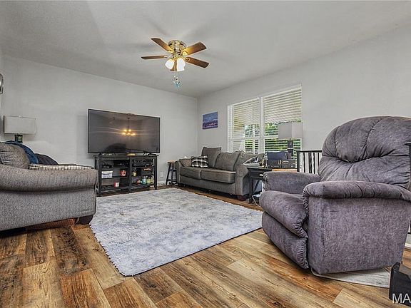 4th image of 2841 Paula Ln