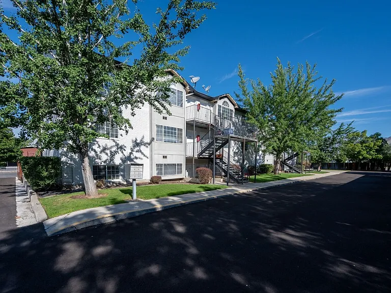 Grand on 800 North — Photo 91