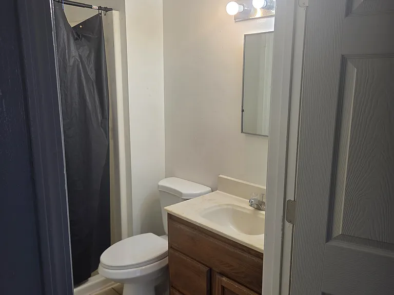 608 N Cliff Ave #200 — Photo 6