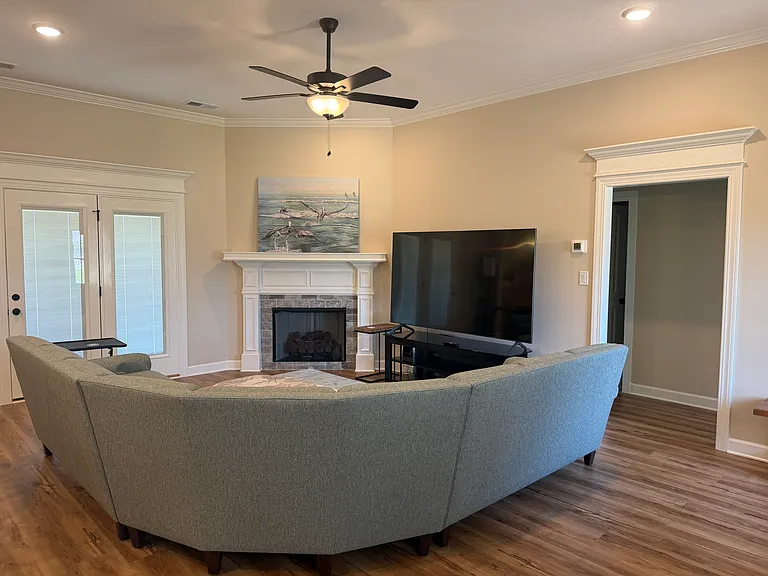 93 Garrison Dr — Photo 3