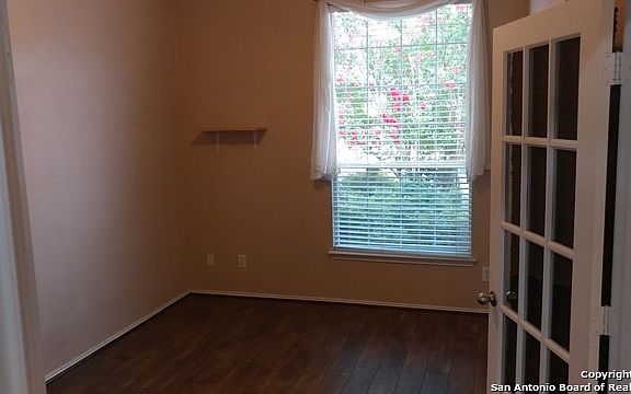 5th image of 109 Deerwood Oaks