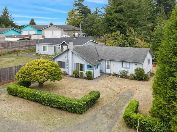 90913 Robertson Ln, Coos Bay, OR 97420