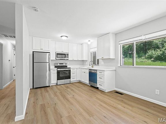 5th image of 404 Spring Meadows Dr