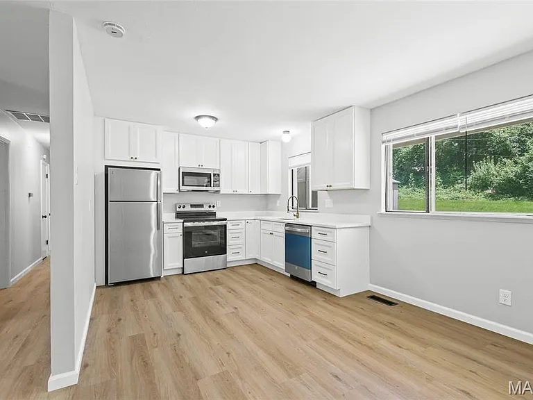 404 Spring Meadows Dr — Photo 4