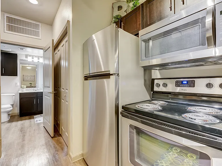 Riverside Apartments — Photo 6