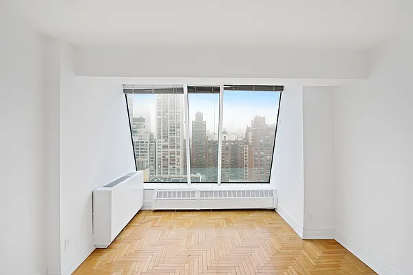 Rented by Essence Realty LLC | media 7