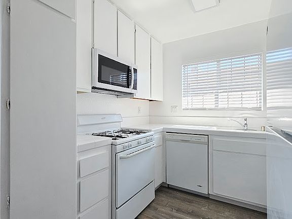 4th image of 4642 Oregon St APT 3