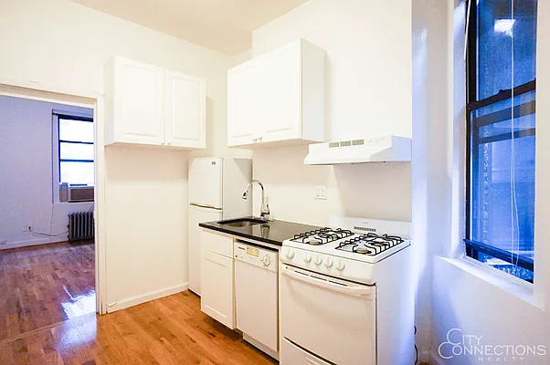 Rented by City Connections Realty | media 15