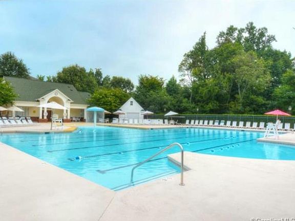 Oakhurst Pool in Walking Distance