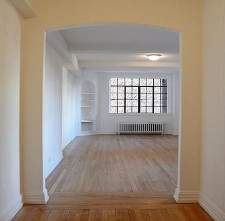 2nd image of 81 Irving Pl APT 7H