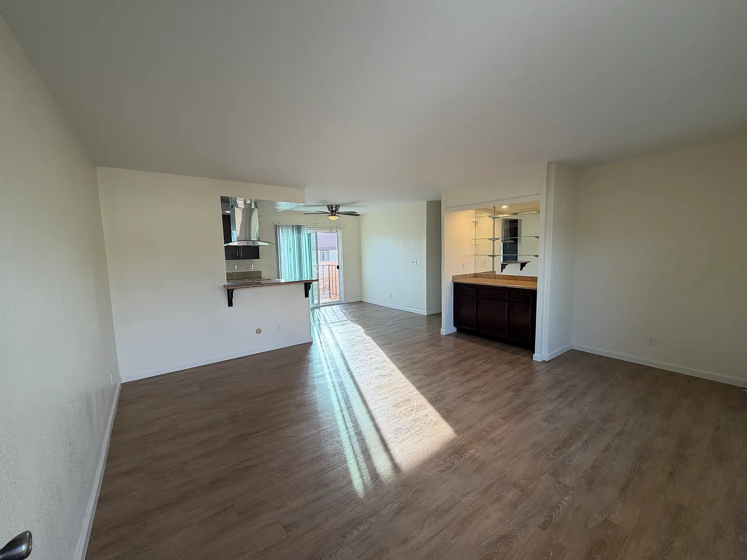2 bed, 1136 sqft, $2,299 — Photo 4