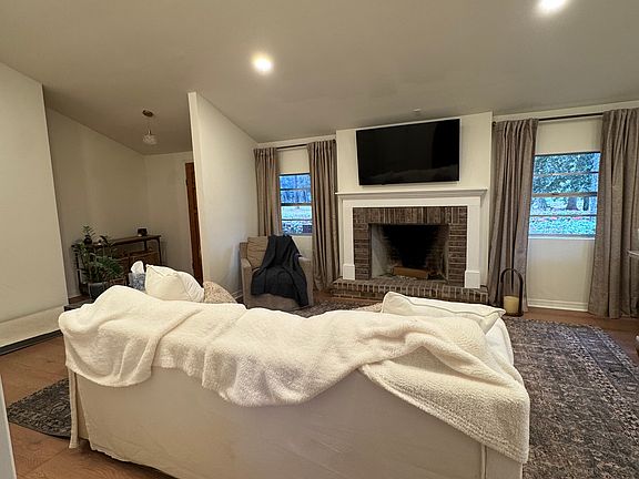 3rd image of 11301 Young Rd