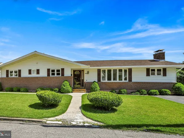 2053 Elk Ave, Pottsville, PA 17901