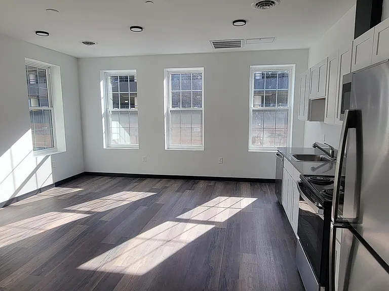 121 Penn Ave #202 — Photo 1