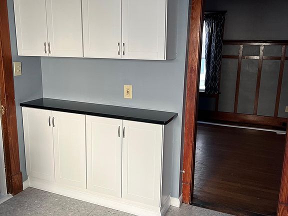 4th image of 2705 Plum St