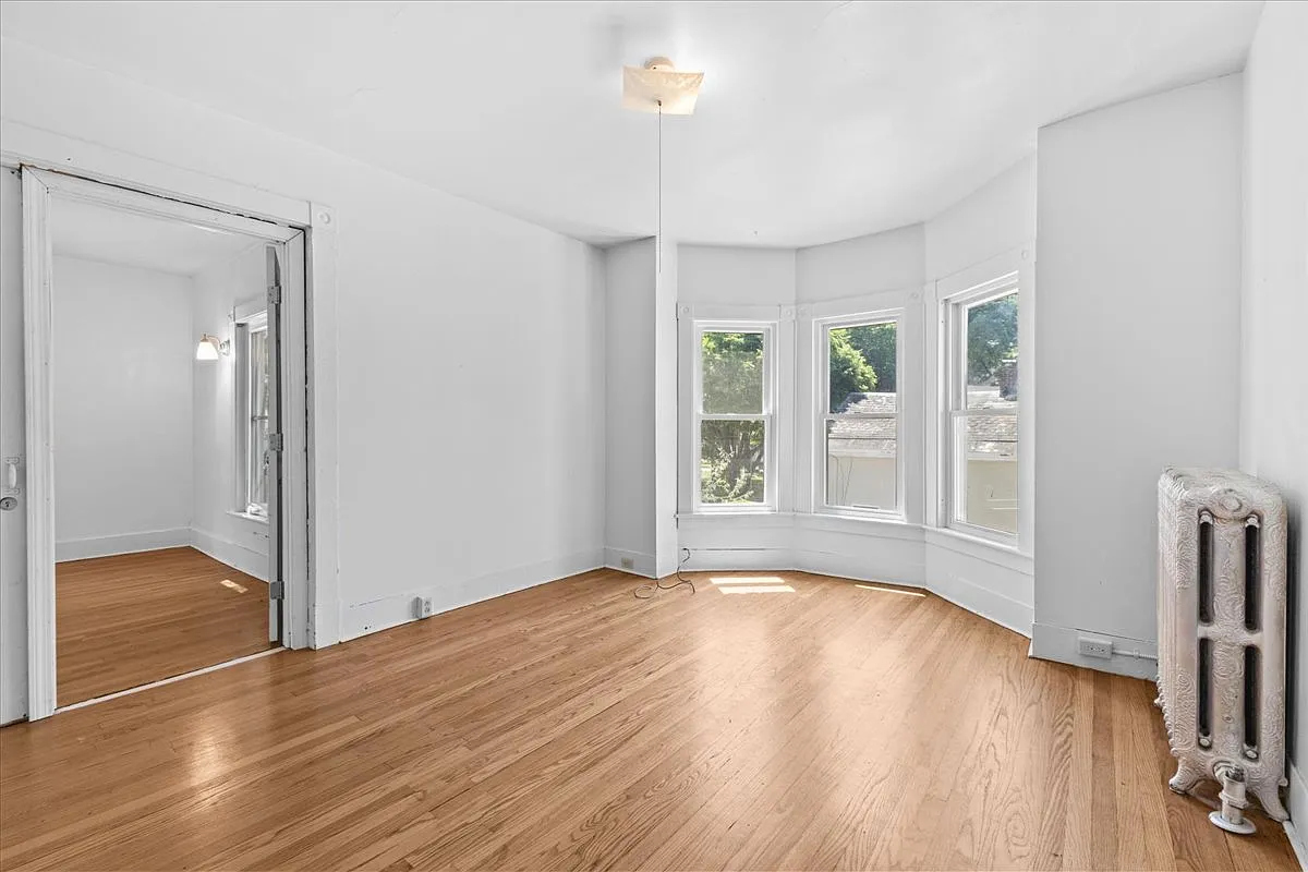 3 bed, 1163 sqft, $2,700 — Photo 3